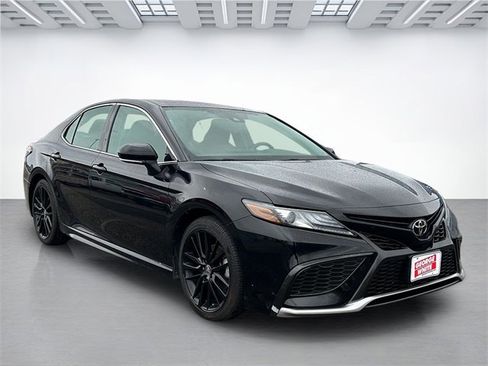 Used 2022 Toyota Camry XSE image 2