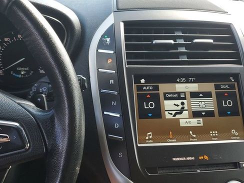 Used 2018 Lincoln MKC Premiere FWD image 18