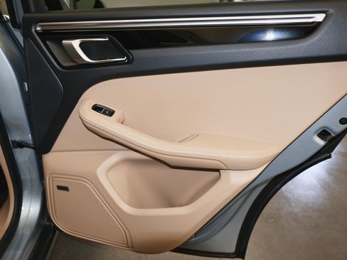 Used 2021 Porsche Macan S image 54