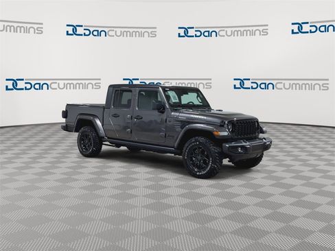Used 2024 Jeep Gladiator Sport image 2