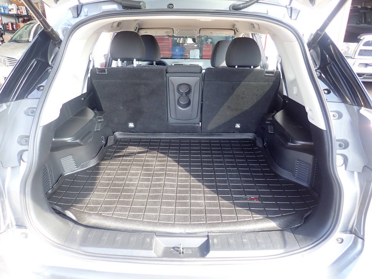 Used 2016 Nissan Rogue SV w/ SV Premium Package AWD/4WD image 19