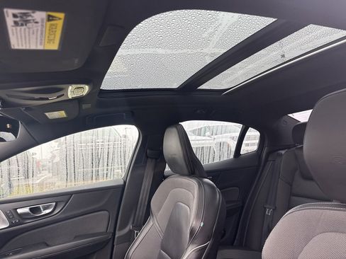 Used 2019 Volvo S60 T6 R-Design image 10