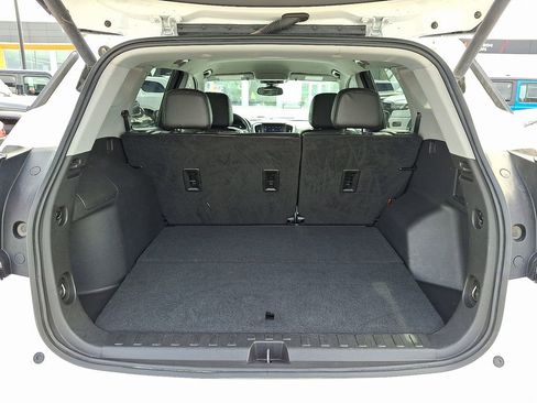 Used 2024 GMC Terrain SLT image 27