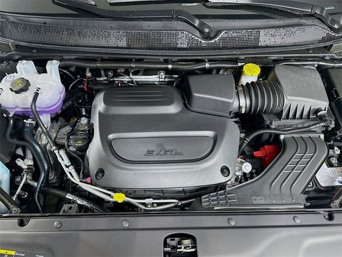 New 2025 Chrysler Pacifica Select w/ Uconnect Theater Family Group image 18