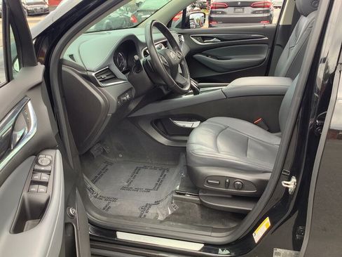 Used 2018 Buick Enclave Essence AWD/4WD image 11