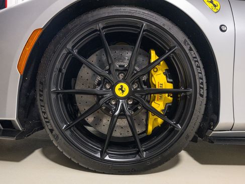 Used 2021 Ferrari F8 Tributo image 25