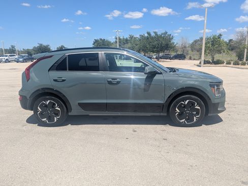 Certified 2023 Kia Niro Wind w/ Wind Preserve Package FWD image 5