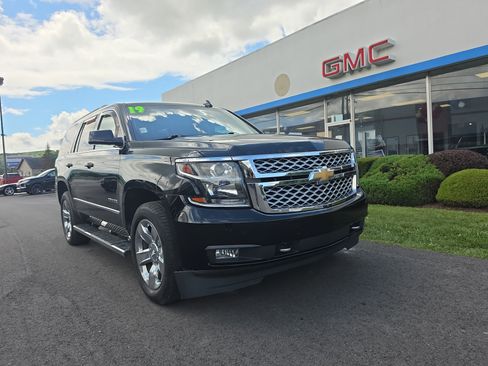 Used 2019 Chevrolet Tahoe LT w/ LT Signature Package AWD/4WD image 1
