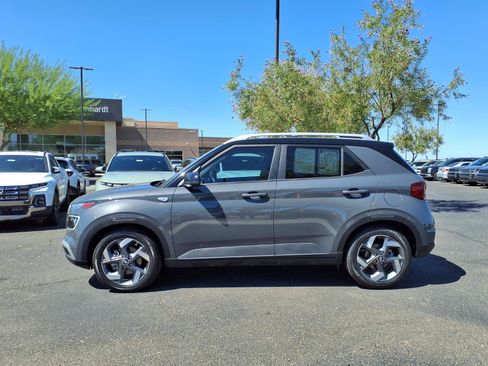 Certified 2023 Hyundai Venue Limited w/ Cargo Package FWD image 3