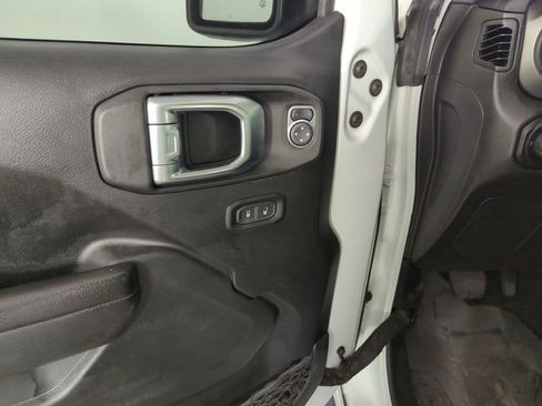 Used 2022 Jeep Gladiator Willys image 19