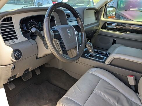 Used 2016 Lincoln Navigator Select image 10