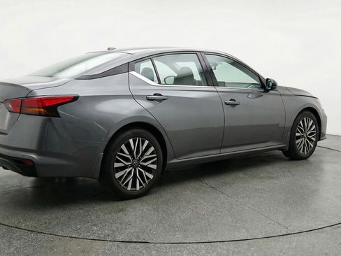 Used 2025 Nissan Altima 2.5 SV FWD image 9