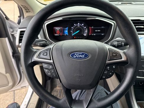 Used 2020 Ford Fusion SE image 21