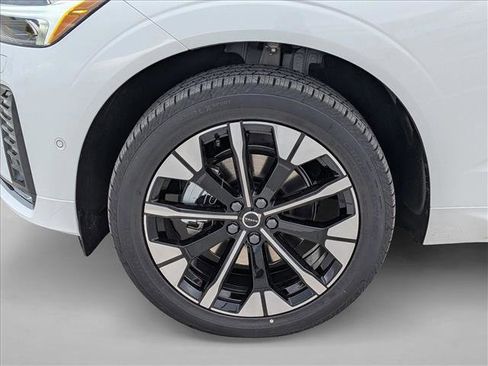 New 2026 Volvo XC60 B5 Plus w/ Climate Package image 10