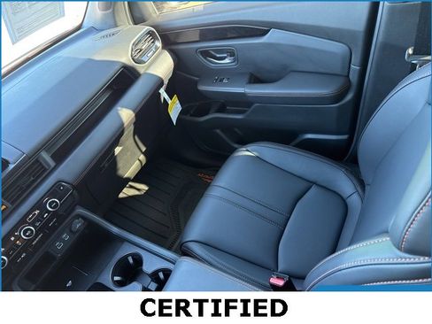 Used 2025 Honda Pilot TrailSport image 18