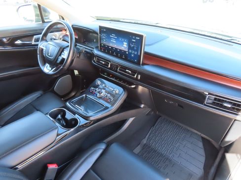 Used 2022 Lincoln Nautilus Reserve w/ Equipment Group 202A image 2