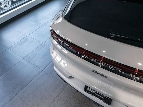 Certified 2025 Porsche Cayenne Turbo AWD/4WD image 37