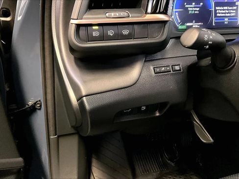 Certified 2025 Toyota Crown Signia image 30