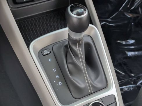 Used 2025 Hyundai Venue SEL FWD image 19