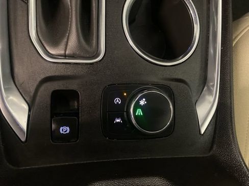 Used 2023 Chevrolet Traverse LS FWD image 23