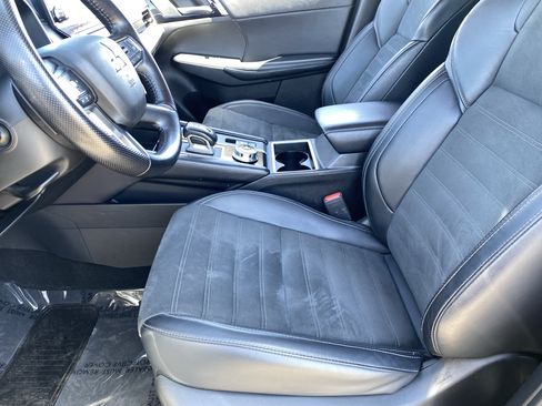 Used 2024 Mitsubishi Outlander SE AWD/4WD image 19