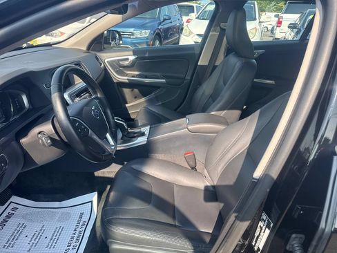 Used 2016 Volvo V60 T5 Premier w/ Convenience Package FWD image 9