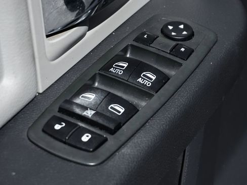 Used 2012 RAM 2500 SLT image 17