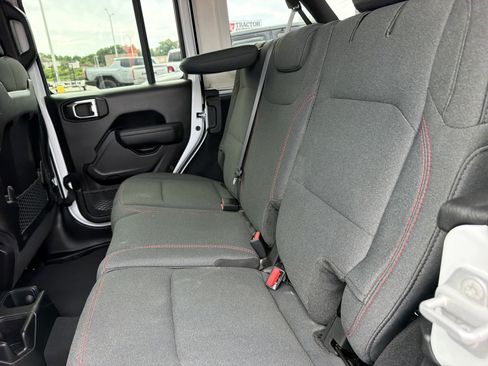 Used 2026 Jeep Wrangler Unlimited Rubicon AWD/4WD image 13