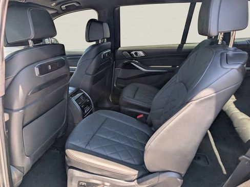 Used 2023 BMW X7 xDrive40i w/ M Sport Package AWD/4WD image 12