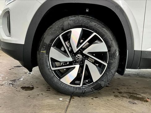 New 2026 Volkswagen Atlas SE image 14