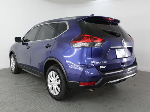 Used 2018 Nissan Rogue S AWD/4WD image 7