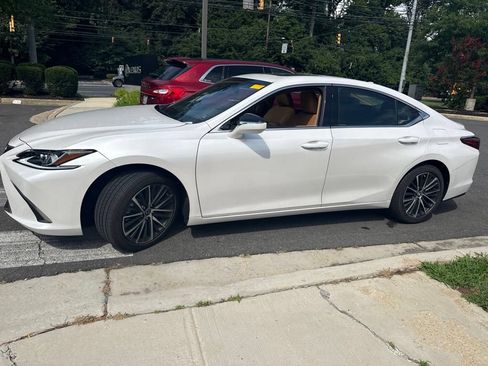 Used 2024 Lexus ES 350 w/ Premium Package FWD image 4