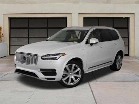 Used 2016 Volvo XC90 T8 Inscription w/ Vision Package AWD/4WD image 3