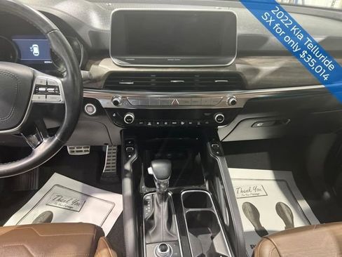 Used 2022 Kia Telluride SX w/ SX Prestige Package image 17
