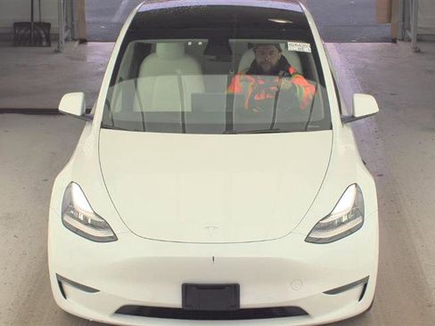 Used 2021 Tesla Model Y Long Range image 5