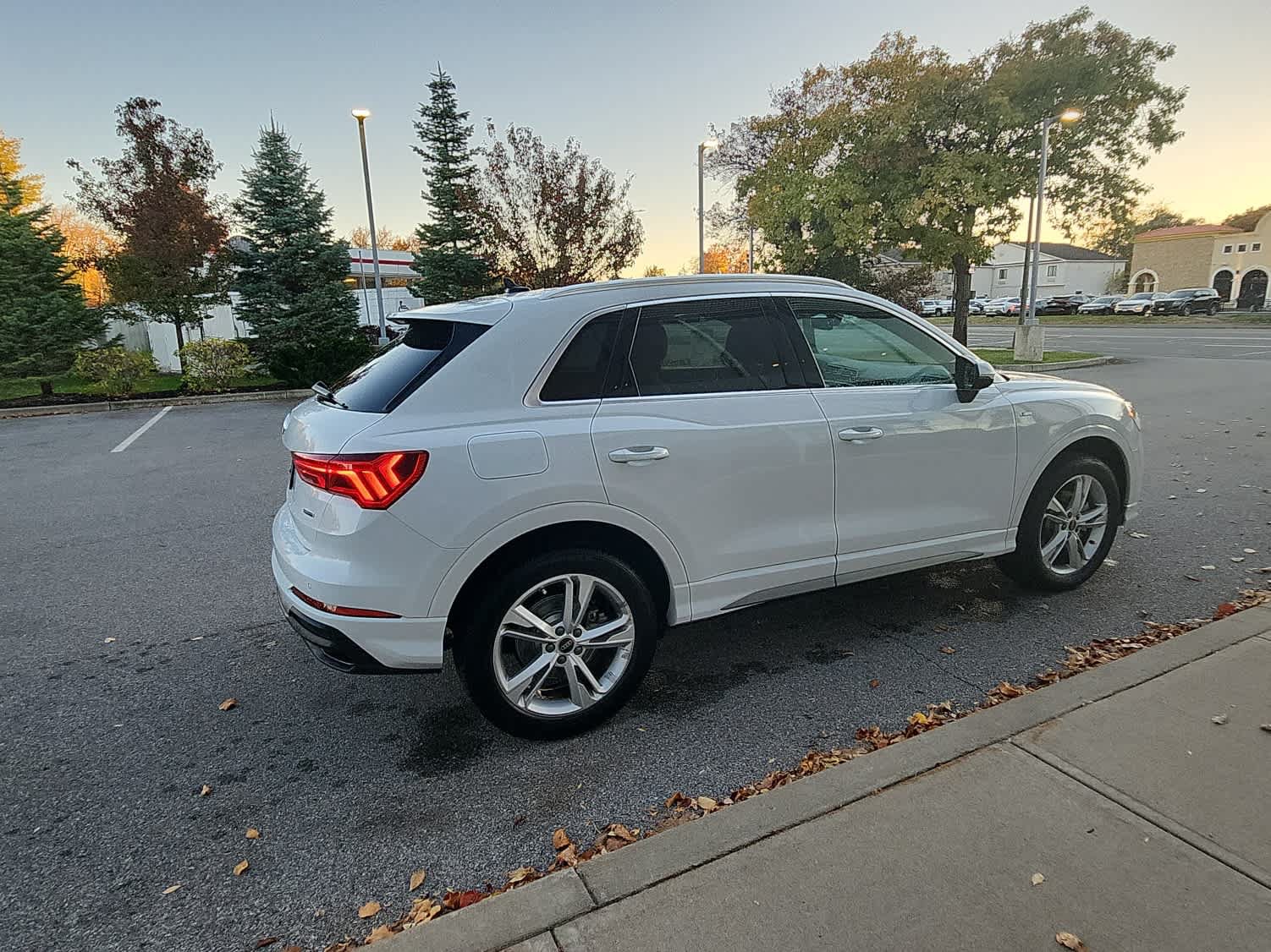 Used 2024 Audi Q3 2.0T Premium w/ Convenience Package AWD/4WD image 9