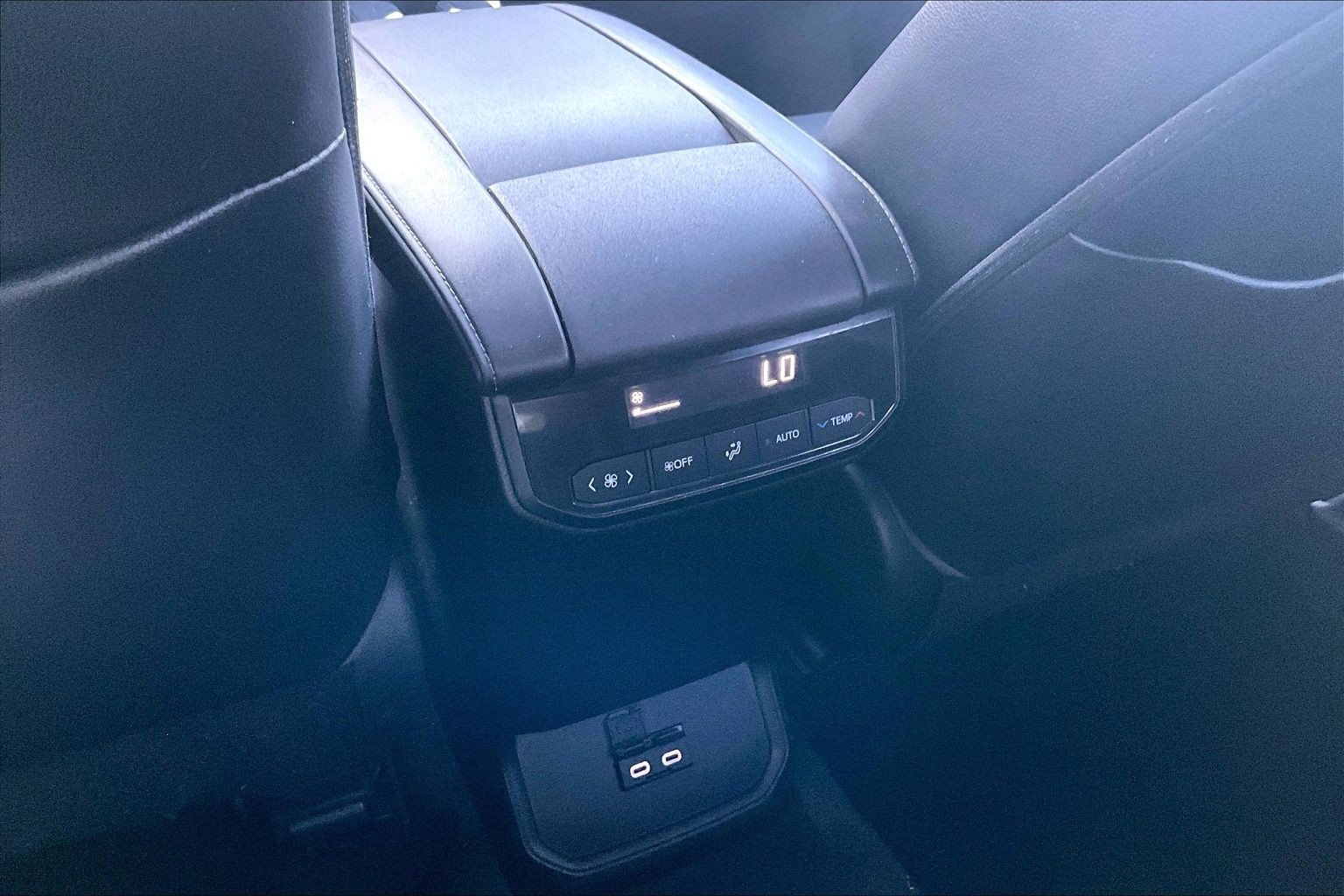 Used 2023 Toyota Highlander XLE AWD/4WD image 31