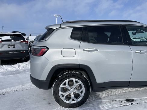 Used 2024 Jeep Compass Latitude image 26