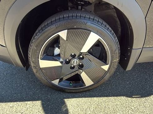 New 2025 Nissan Kicks SR image 9