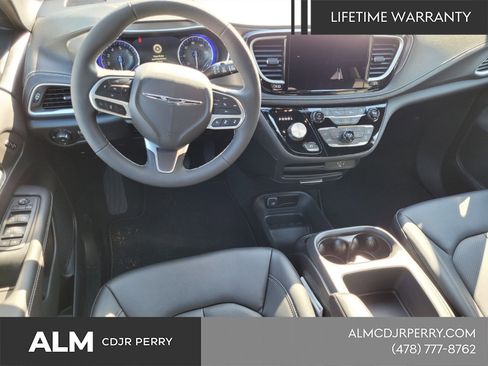 New 2026 Chrysler Pacifica Select FWD image 11