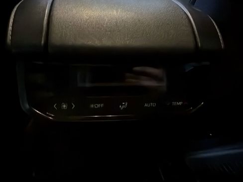 Used 2022 Toyota Highlander LE image 28