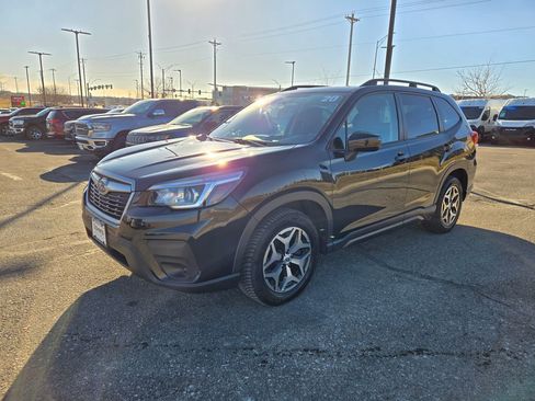 Used 2020 Subaru Forester Premium image 8