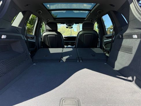 Certified 2024 Porsche Cayenne AWD/4WD image 33