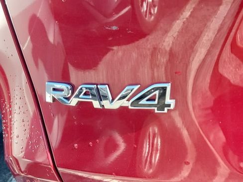 Used 2021 Toyota RAV4 LE FWD image 4