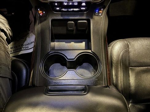 Used 2018 GMC Yukon SLT w/ Premium Edition image 35