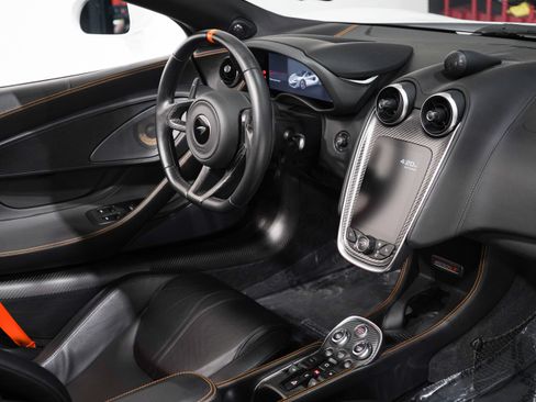 Used 2020 McLaren 600LT Spider RWD image 19