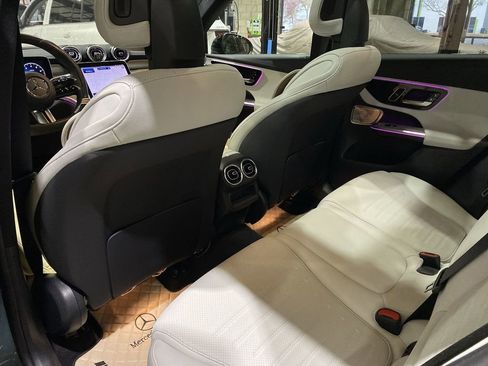 Used 2025 Mercedes-Benz GLC 300 4MATIC image 5