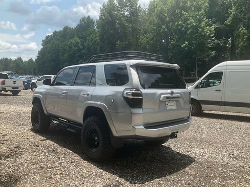 Used 2021 Toyota 4Runner SR5 AWD/4WD image 7