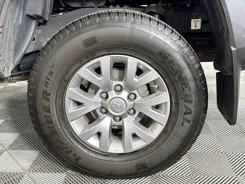 Used 2017 Toyota Tacoma SR5 w/ SR5 Appearance Package (SM) RWD image 34