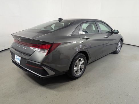 New 2025 Hyundai Elantra SE image 7